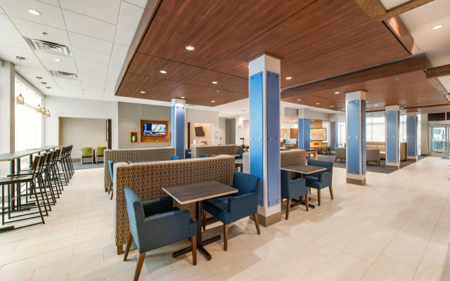 Holiday Inn Express & Suites Carrollton West by IHG