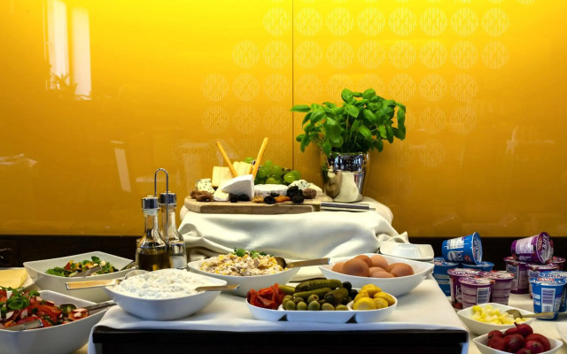 Hotton Hotel