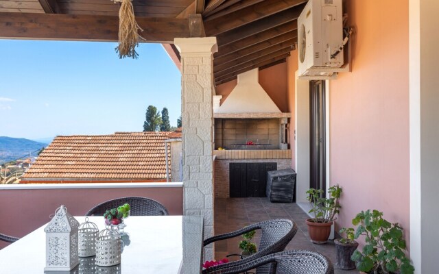 The Hillside Family Apartment