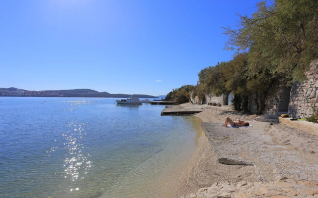 Apartments by the sea Seget Donji, Trogir - 18648