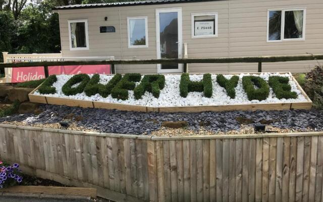 Luxury 2 Bedroom Caravan LG13, Shanklin, Isle of Wight