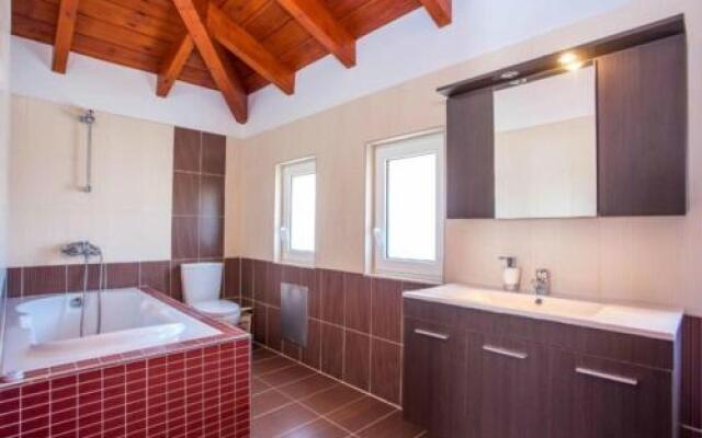 Kolympia Family Pool House