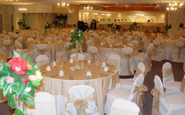 Spectacle Lake Lodge