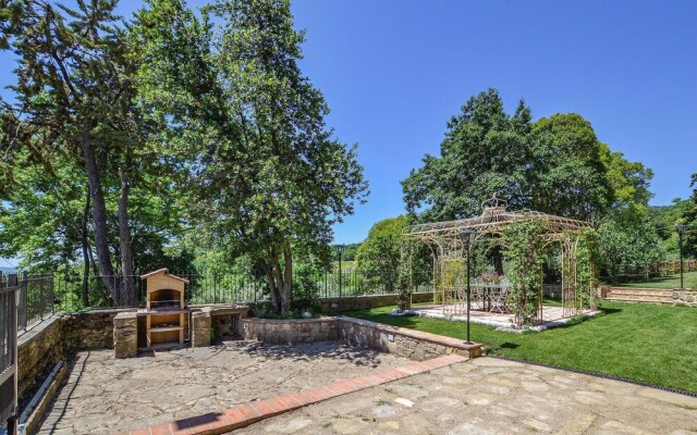 Stunning Home in Arezzo With 5 Bedrooms, Jacuzzi and Wifi