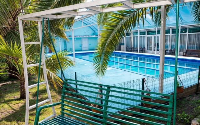 Zelyony Popugay Allama Group Guest House