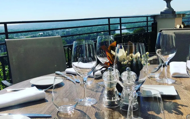 Pavillon Henri IV Hotel Restaurant Gastronomique Terrasse