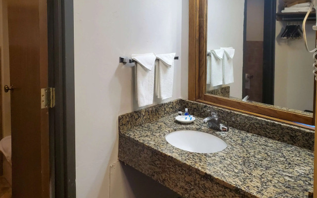 Rodeway Inn McPherson East