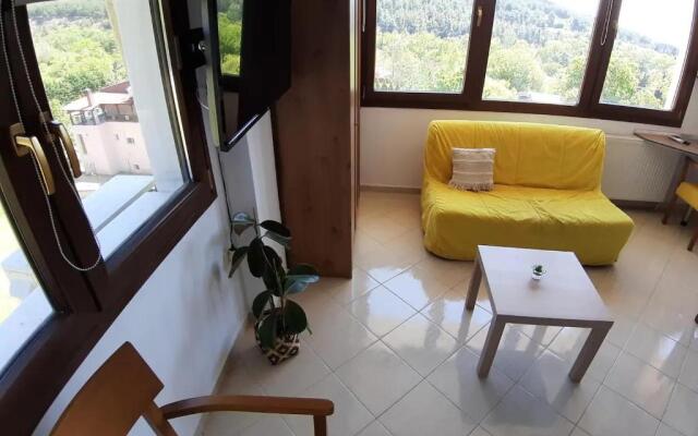 Studio Acropolis Serres Next to Center