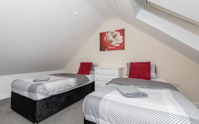 Homely Spaces Large 2-bed Apartment in Bedford