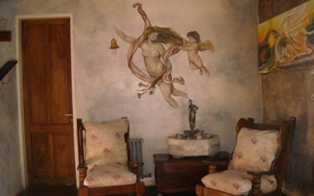 Cerro Uritorco Hotel