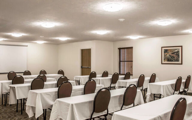 Comfort Inn & Suites Cincinnati Eastgate