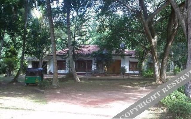 Achintha Villa