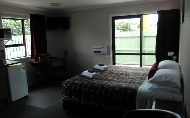 Academy Lodge Motel