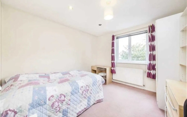 Homely 3 Bedroom House With a Garden