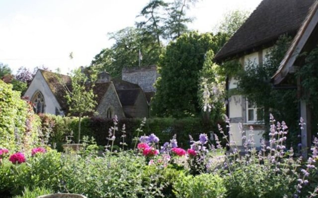 Remarkable 1-bed Cottage Near Henley-on-thames