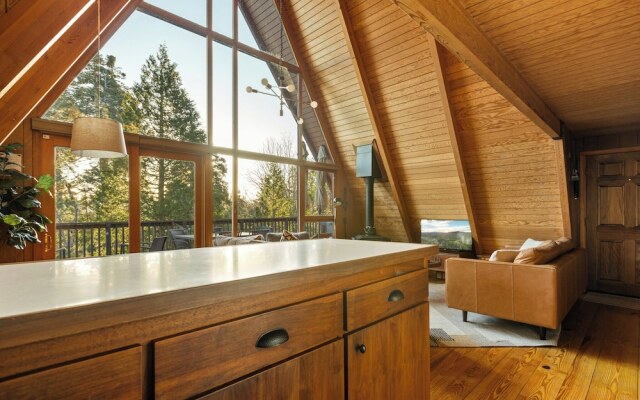 The Tranquil Pines A-frame Cabin Spectacular Views!