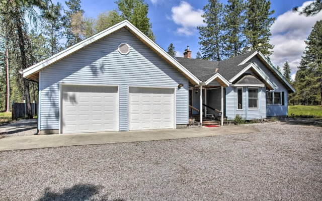 All-seasons Chewelah Home: Fish, Golf & Ski!