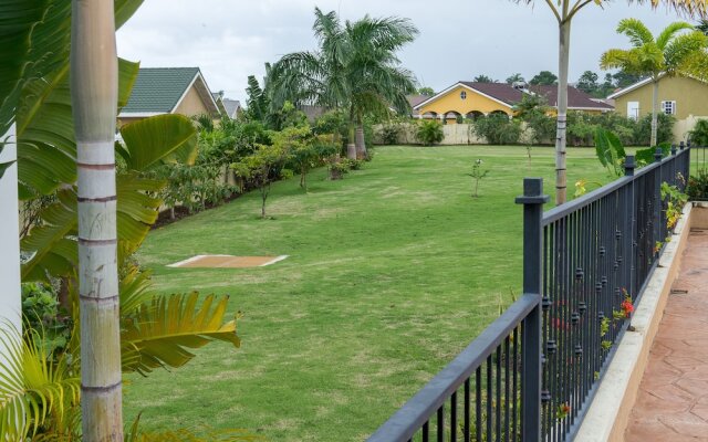 Ocho Rios Beach House at Dax Hall