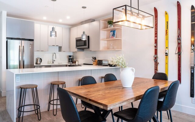 Huckin' Harry's by Revelstoke Vacations