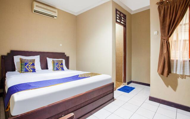 SPOT ON 3858 Elsana Transit Hotel