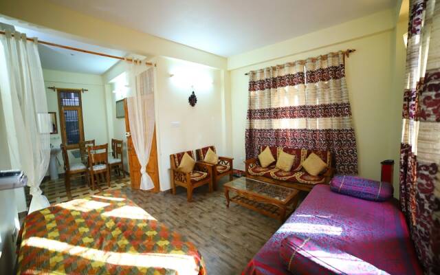 OYO 11575 Hotel Shine