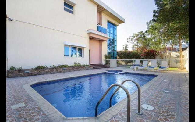 Hometown Apartments - Incredible 4 Bedroom plus maidsroom Villa