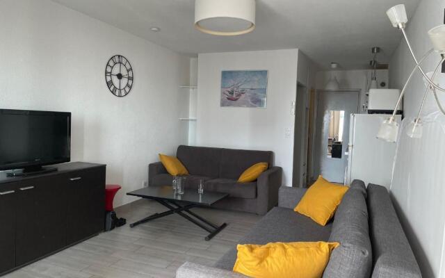 STUDIO 2-3 pers PARKING CLIM VUE PORT ET MER