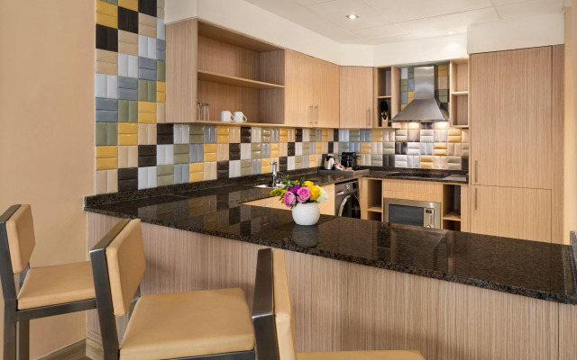 Wyndham Doha West Bay