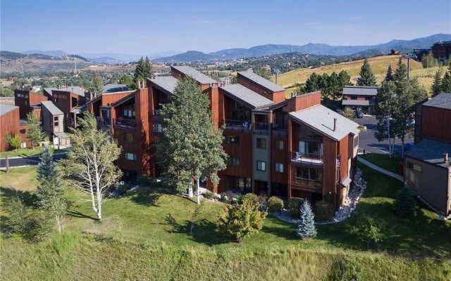 West Condominiums - W3301