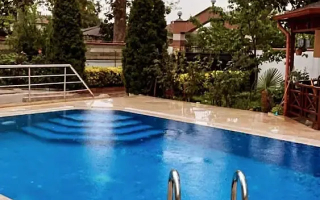 Serene Luxury Villa With Private Pool in Yalova