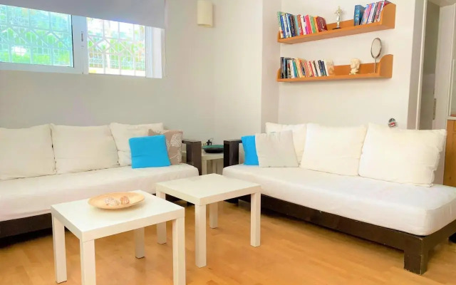 Bright, Cosy Studio close to Glyfada Beach & Center