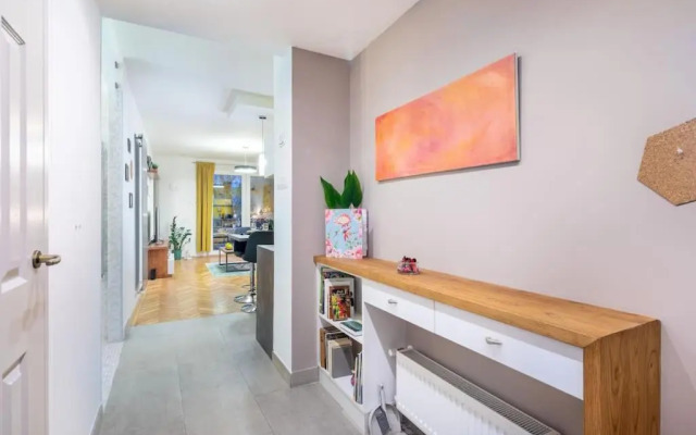 Cozy Apartment with Garden in the Castle District