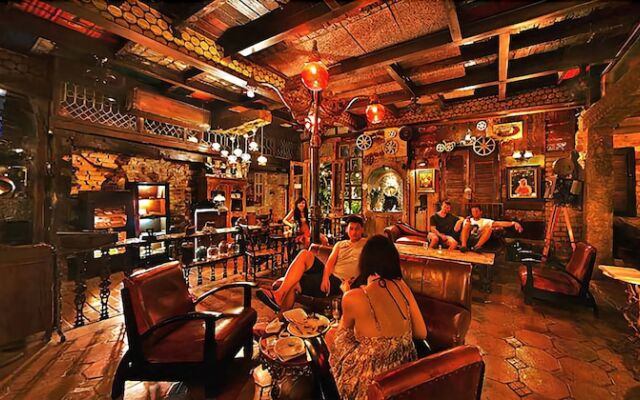 RedDoorz near Petitenget Beach