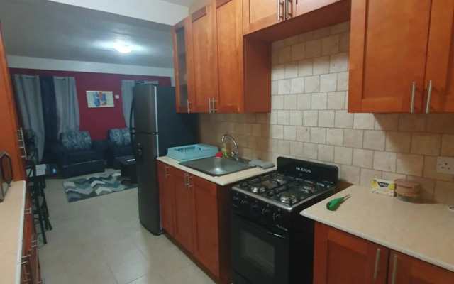 Lovely 2-bedroom apartment with shared jacuzzi & pool