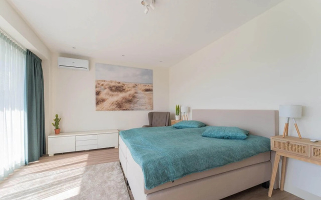 Luxury Water Villa in Harderwold With Jetty