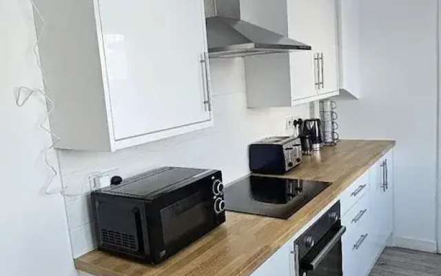 Cozy 3-bed House in Dagenham