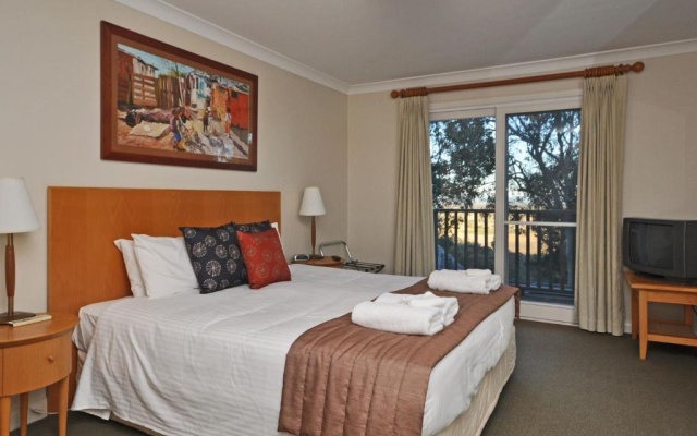 Villa 3br Vista Resort Condo located within Cypress Lakes Resort (nothing is more central) – Guest Rooms – Pokolbin