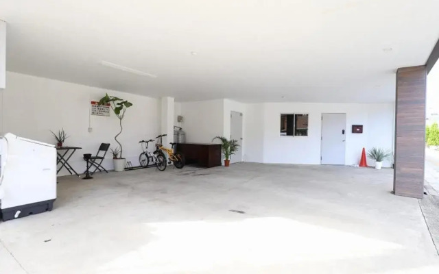 Business Hotel White