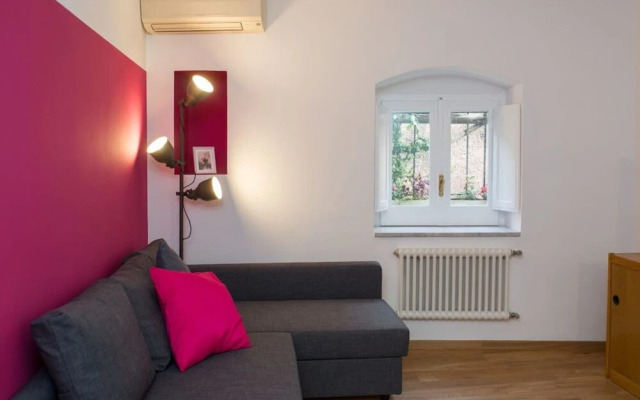 Gorgeous Newly Renovated Flat Near Colosseum!
