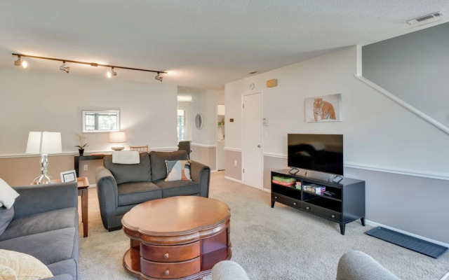 Seneca Escape w/ Screened Patio: Near Lakes!