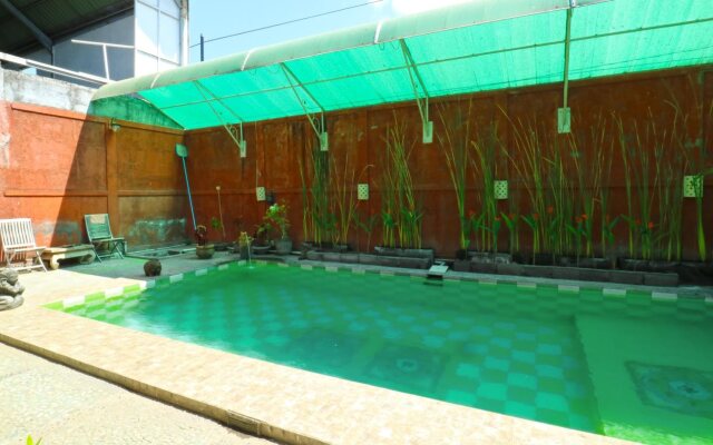 OYO 90363 Nira Guest House Sanur Bali