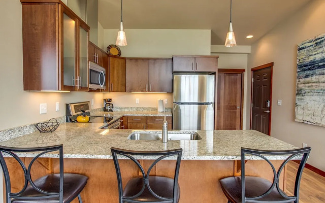 Lake Chelan 'manson Bay' Condo w/ Pool Access!