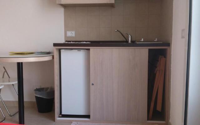 Sylvia Home Apt and Rooms with Kitchenette
