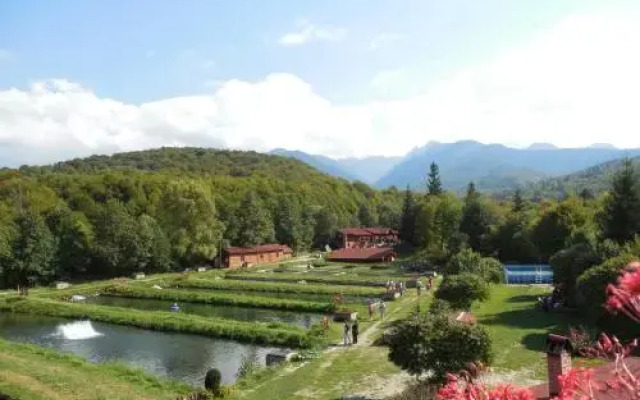 Complex Pastravaria Albota