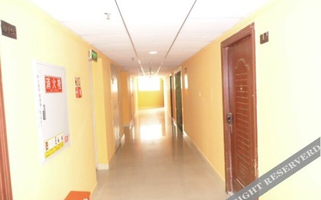 Xinyue Business Hotel (Chongqing Qibo Mansion, Light Rail Station)