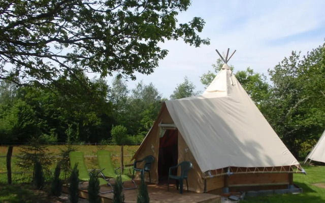 Hébergements Insolites en cabanes