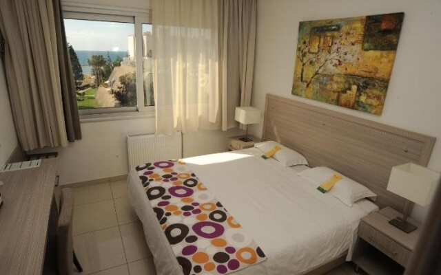 Frixos Suites Hotel Apartments