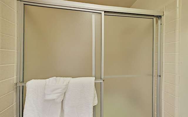 3251chat 4 Bedroom Condo