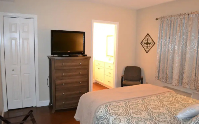 Attractive 504 2BD Condo with Private Balcony and Jacuzzi Tub by RedAwning