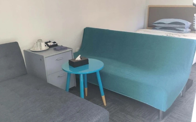 1 Double and 1 sofa bed Studio